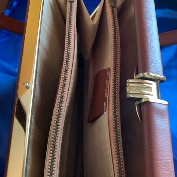 Vintage Tan Handbag - Picture 4 of 10